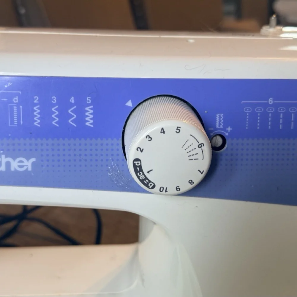 Brother LS-2125i Portable Sewing Machine 10 Stitch with Foot Pedal Tested